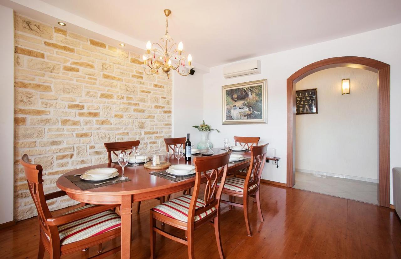 Golden View Luxury Apartment มาสลีนิตซา ภายนอก รูปภาพ