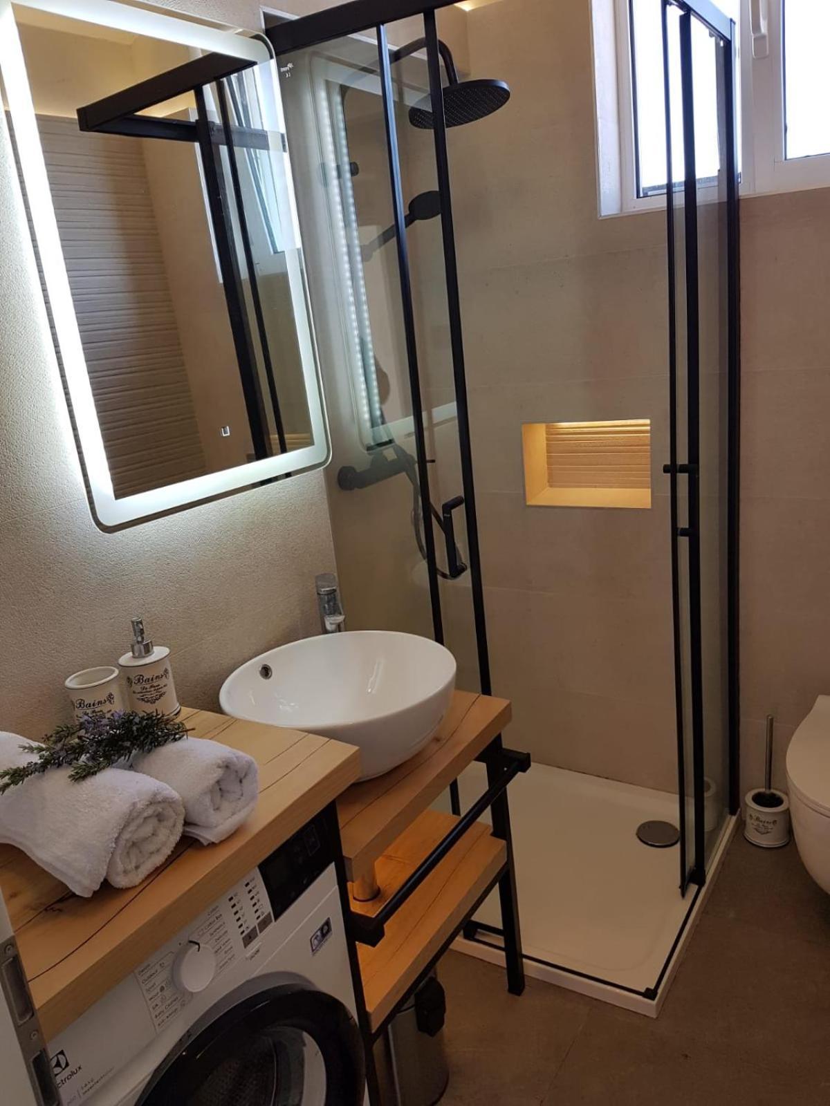 Golden View Luxury Apartment มาสลีนิตซา ภายนอก รูปภาพ